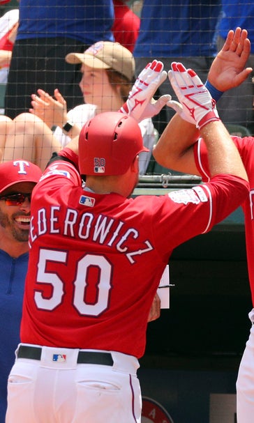 Federowicz, Santana hit early HRs, Rangers top White Sox 7-4